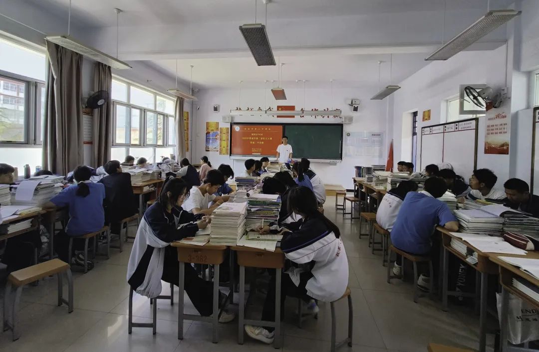 晋城市凤台中学_凤台精忠中学高中_凤台精忠中学 鲍振国