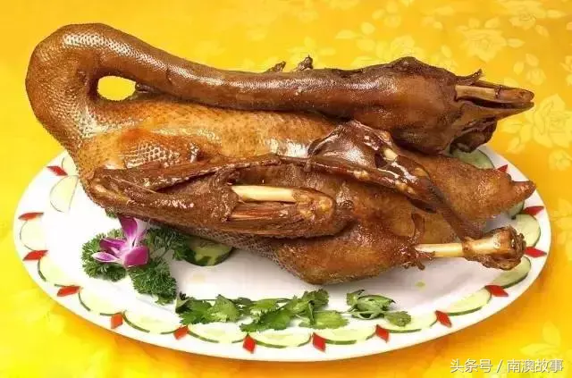 凤鸣路凤台路牛尾巴火锅_铜陵香牌坊火锅老板_凤台香牌坊火锅