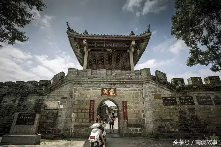 凤鸣路凤台路牛尾巴火锅_铜陵香牌坊火锅老板_凤台香牌坊火锅