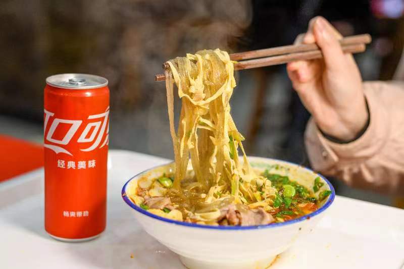 三十年传承老味道!可口可乐《寻味一碗汤》走进淮南——宋记淮南牛肉汤!(图2) 怎样卤牛肉有嫩有好吃_凤台打黑除恶有哪些人_凤台有什么好吃的