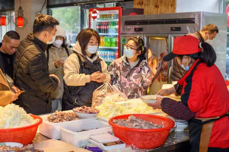 三十年传承老味道!可口可乐《寻味一碗汤》走进淮南——宋记淮南牛肉汤!(图3) 凤台有什么好吃的_凤台打黑除恶有哪些人_怎样卤牛肉有嫩有好吃