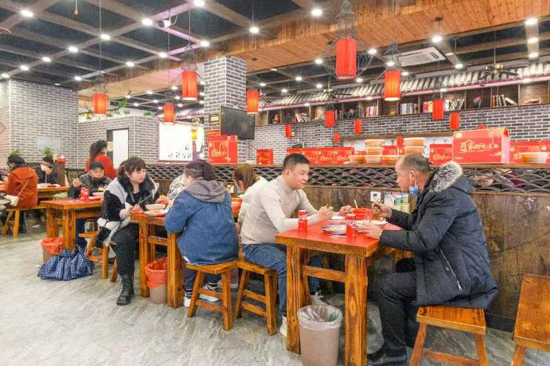 三十年传承老味道!可口可乐《寻味一碗汤》走进淮南——宋记淮南牛肉汤!(图5) 凤台打黑除恶有哪些人_怎样卤牛肉有嫩有好吃_凤台有什么好吃的