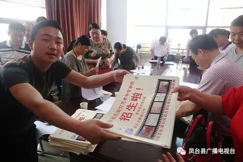 安徽省艺校招生办电话_安徽省省艺校是哪个学校_凤台花鼓灯艺术学校