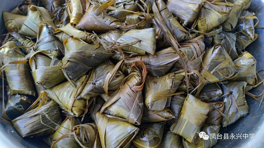 青春绽放 梦想起航——凤台县永兴中学举行2023届毕业典礼(图9) 凤台县哪个高中最好_凤台最好的高中_凤台高中排名