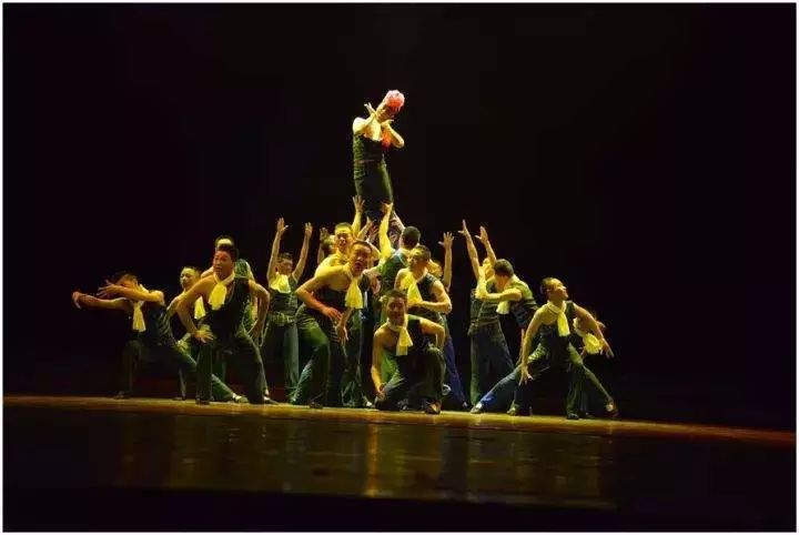 安徽凤台花鼓灯艺术团_凤台花鼓灯_凤台县花鼓灯艺术中等专业学校