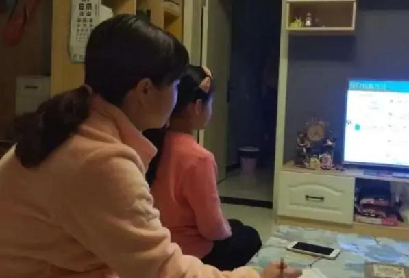 家长群里的“自我介绍”,笑翻广大网友(图5) 笑话职场称呼的句子_职场笑话段子_职场称呼的笑话