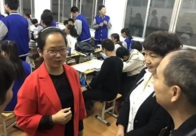 家长群里的“自我介绍”,笑翻广大网友(图8) 笑话职场称呼的句子_职场笑话段子_职场称呼的笑话