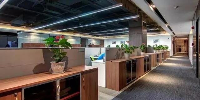 办公室设置太多门采光不足、事业运可以旺(图4) 职场风水布局图_职场风水摆件_职场 风水