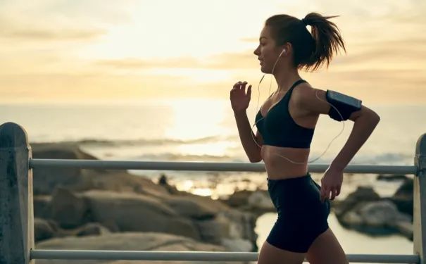 (知识点)四十岁的女人最钟情人!(图1) 形容职场女人_形容职场女性的词语_形容职场女性的词语句子