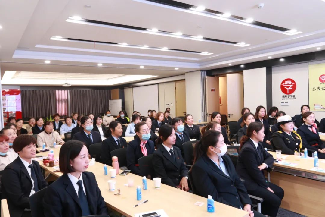 我司妇联邀请巡讲团走进爱涛为女职工提供学习机会(图2) 女性职场礼仪书_女性在职场中的礼仪优势_女士职场礼仪