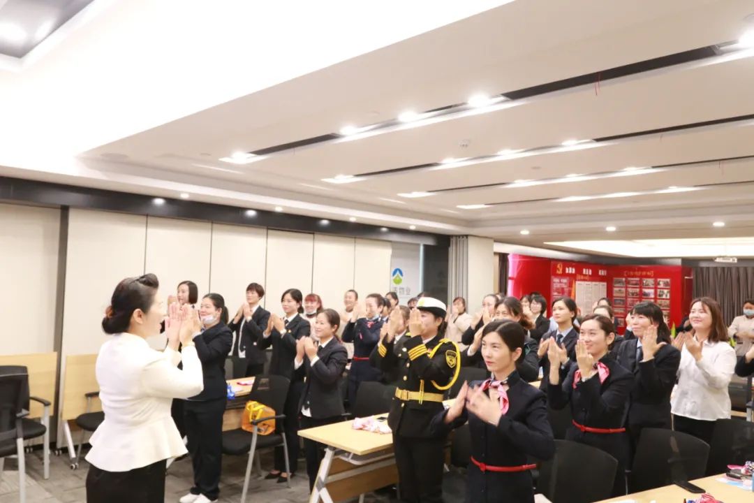 我司妇联邀请巡讲团走进爱涛为女职工提供学习机会(图5) 女性职场礼仪书_女性在职场中的礼仪优势_女士职场礼仪