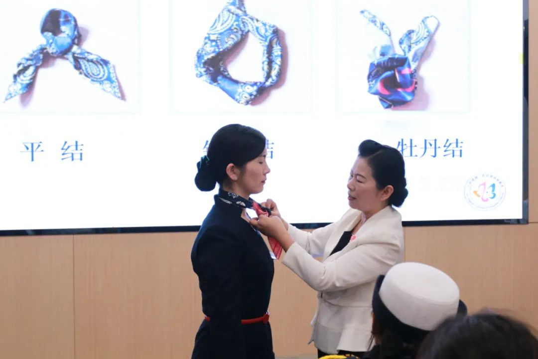 我司妇联邀请巡讲团走进爱涛为女职工提供学习机会(图6) 女士职场礼仪_女性职场礼仪书_女性在职场中的礼仪优势