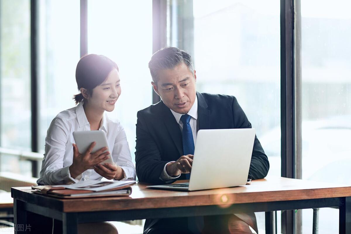 (夏日生活打卡季)大学生如何快速融入职场?(图1) 向职场转变英语_学生到职场的转变_毕业五年职场转变