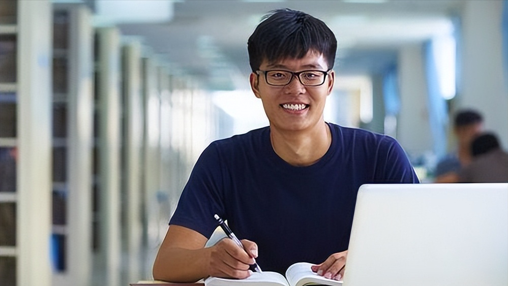 他喜欢用镜头捕捉生活中的点点滴滴(图6) 职场压力调查报告_职场压力调查_职场压力调查问卷