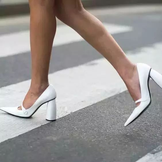 职场高跟鞋_高跟鞋职场女性_职场高跟鞋的讲究
