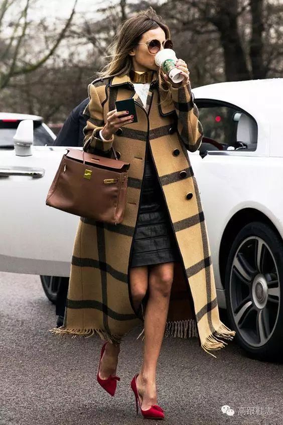 偷拍酒店高跟丝袜挑鞋_职场高跟鞋_水晶婚鞋新娘鞋高跟