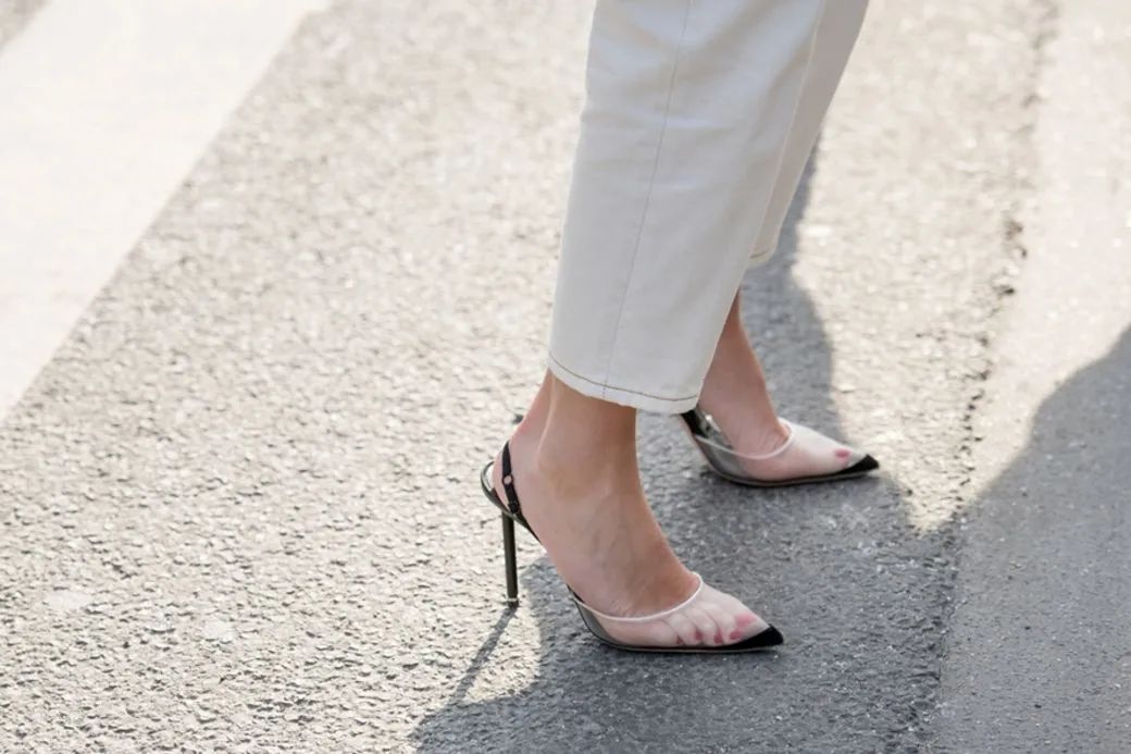 职场高跟鞋礼仪_职场高跟鞋_高跟鞋职场女性