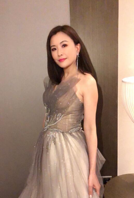 职场丽人大变样_职场丽人图片_职场丽人衬衫