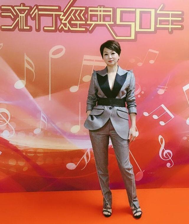 职场丽人图片_职场丽人大变样_职场丽人衬衫