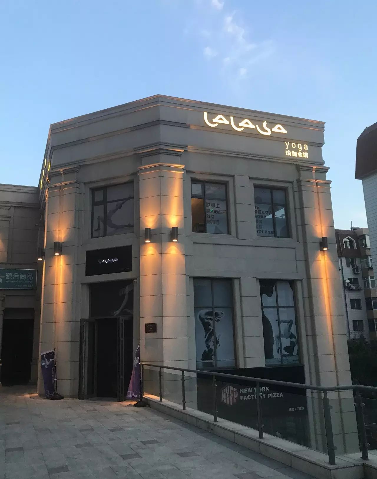 职场健康课嘉宾是谁_职场健康课 张静_职场健康课主持人张静图片