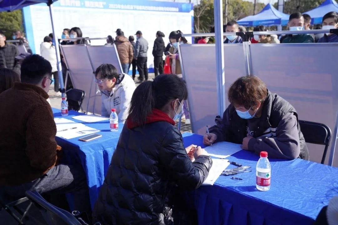 廊下镇举办春风行动暨就业援助月现场招聘会(图2) 金山招工_上海金山招聘_上海金山招聘网