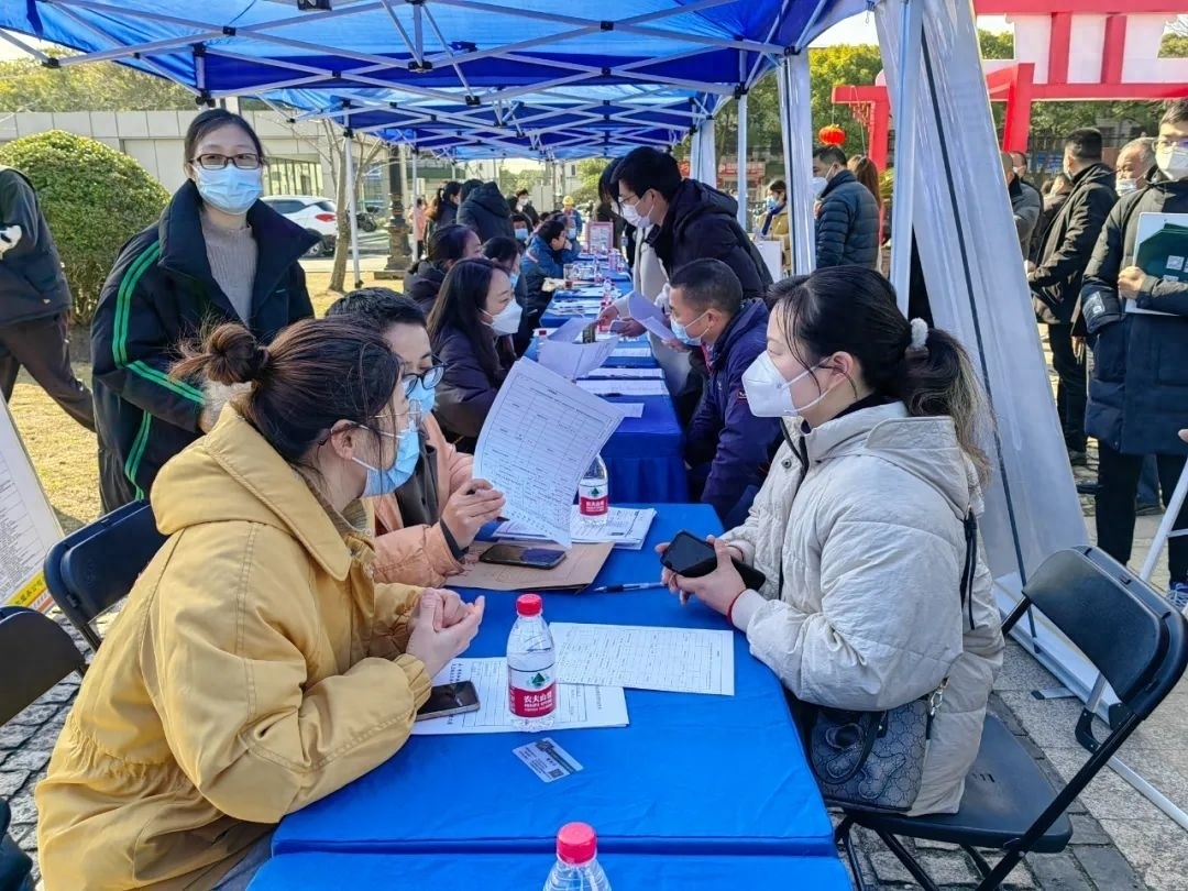 廊下镇举办春风行动暨就业援助月现场招聘会(图3) 上海金山招聘网_上海金山招聘_金山招工