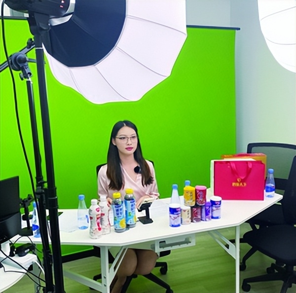 厦门小金龙面包车_厦门容大合众电子招聘_厦门大金龙招聘