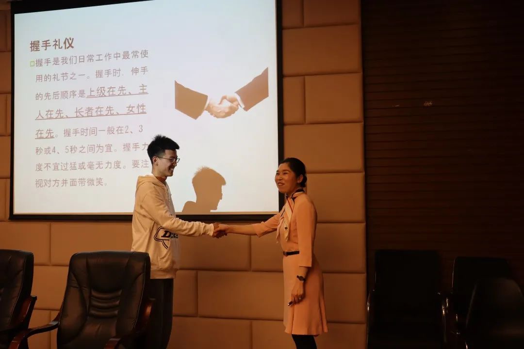 职场礼仪 书籍_职场书籍礼仪有哪些_职场书籍礼仪心得体会