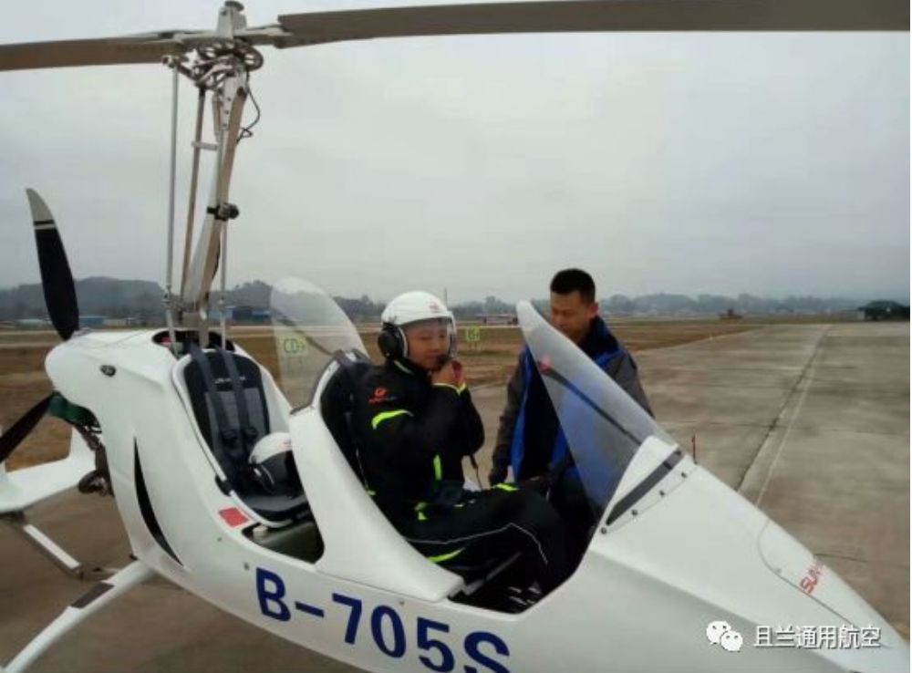 讲座员飞行招聘要求_飞行教员招聘信息_飞行员招聘讲座