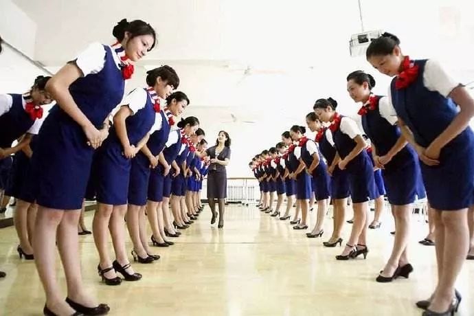 IBM公司商务礼仪提高企业软核心竞争力的五大因素(图2) 职场形象与商务礼仪_职场礼仪形象_职场的商务和礼仪技能