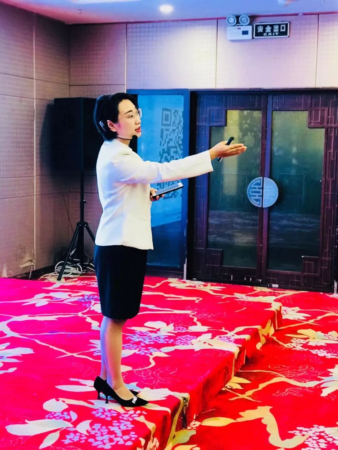 IBM公司商务礼仪提高企业软核心竞争力的五大因素(图6) 职场的商务和礼仪技能_职场礼仪形象_职场形象与商务礼仪