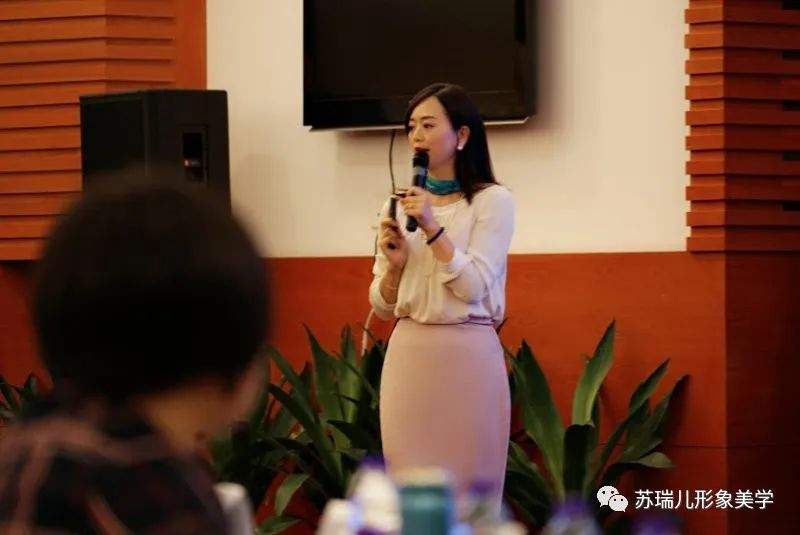 大连职场形象个人形象打造培训_职场形象与商务礼仪_时尚礼仪大讲堂--职场礼仪篇