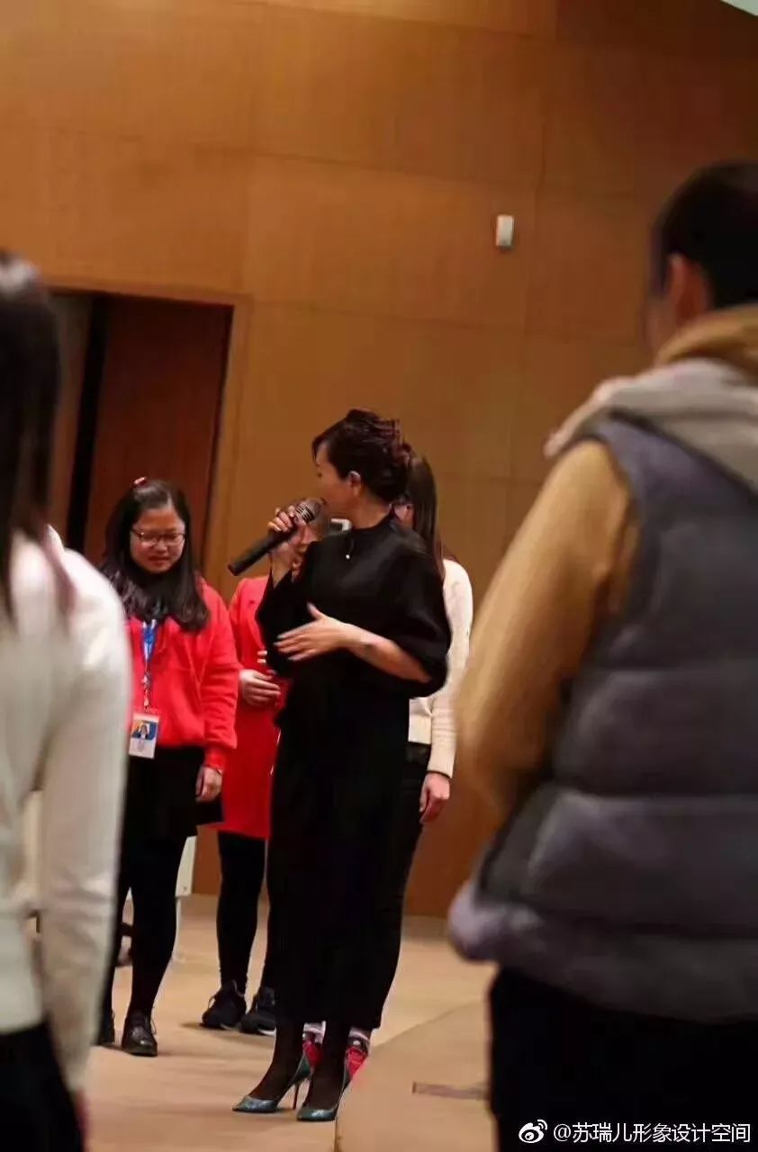 时尚礼仪大讲堂--职场礼仪篇_大连职场形象个人形象打造培训_职场形象与商务礼仪