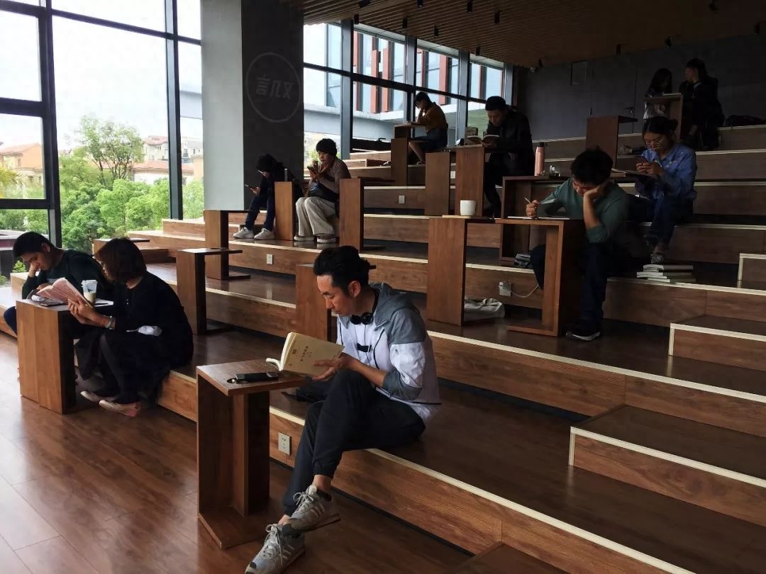 职场泡妞指南免费阅读_职场泡妞指南八美女图_职场指南