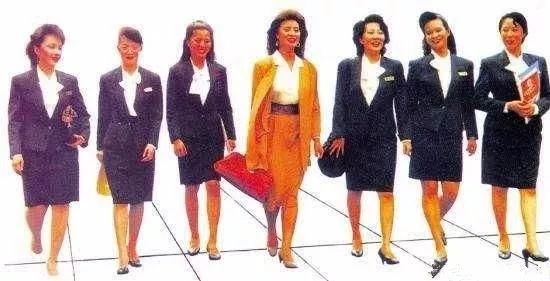 中国南方航空空姐_职场中国之空姐_中国国航的空姐制服