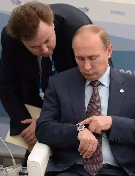 表应该戴左手还是右手_职场男人手表应该左手还是右手_手表应该戴左手还是右手