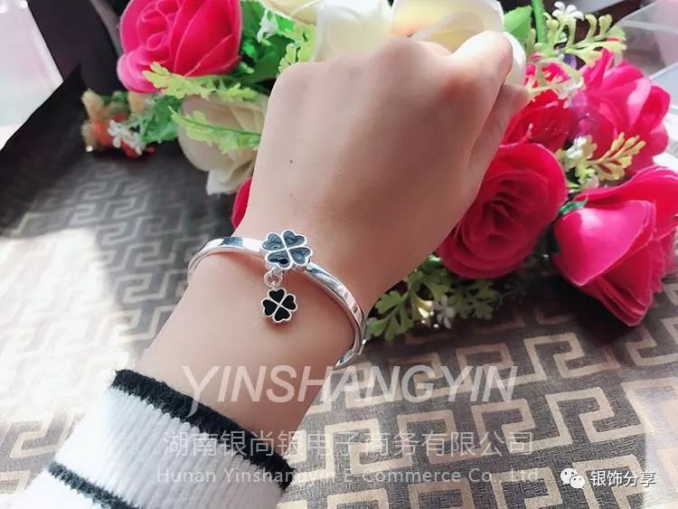 手表左手和右手佩戴有什么区别_职场手表左手右手男人应该戴吗_职场男人手表应该左手还是右手