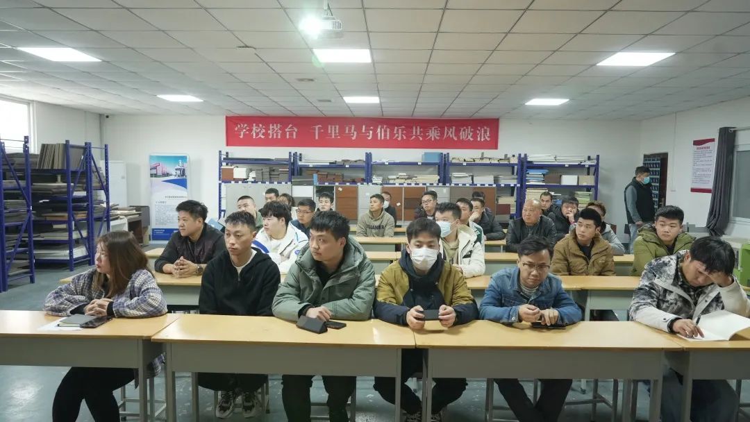 全屋定制家具安装工到底需要干什么?累不累呢?(图4) 家具厂招聘安装工_家具安装招聘家具招聘信息_家具安装工招聘信息网