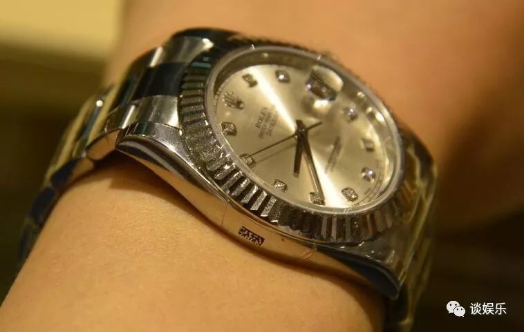 职场男人手表应该左手还是右手_男人左手右手戴表_男生手表左手右手