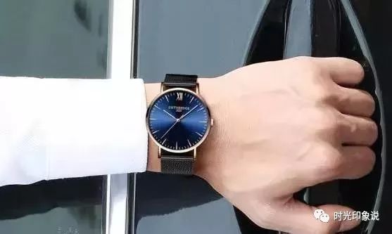 月光石应该戴左手还是右手_表应该戴左手还是右手_职场男人手表应该左手还是右手