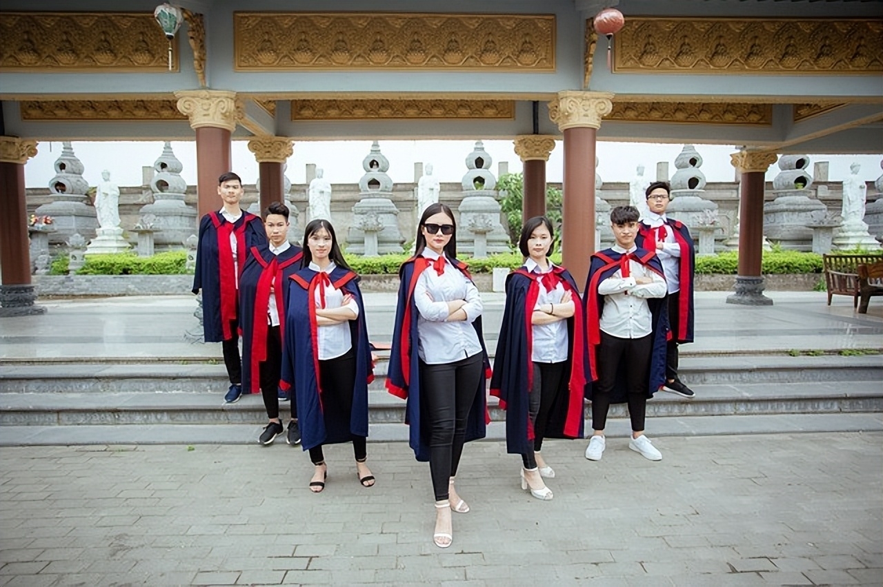 社交招聘是什么意思_如何进行社交招聘_《社交招聘》