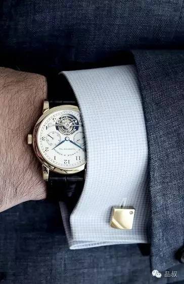 职场穿衣技巧_职场新人穿着_初入职场穿衣