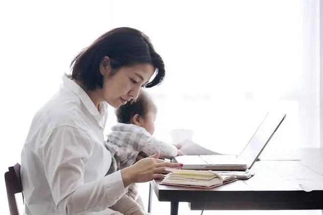职场妈妈对孩子的影响_妈妈一个人带孩子影响_全职妈妈和职场妈妈