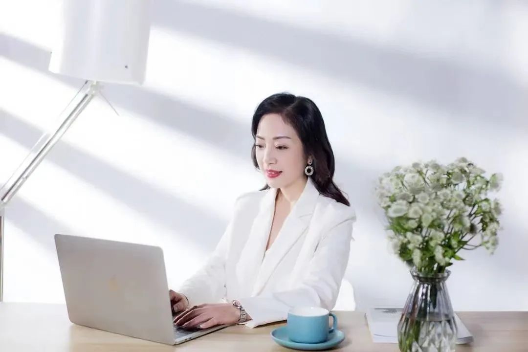 职场图片背景_职场图片唯美_职场健康图片