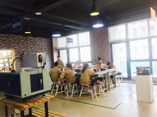 高一学生赴宁波市职业体验拓展中心进行“职场”体验(图4) 职场小说吧_职场新书_职场新鲜人小说