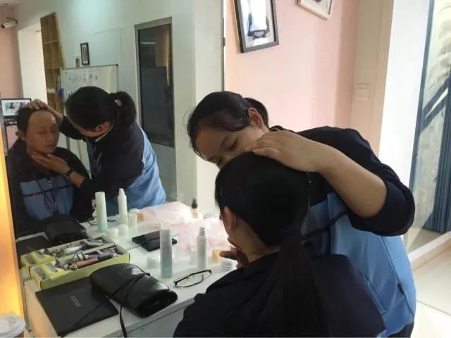 高一学生赴宁波市职业体验拓展中心进行“职场”体验(图8) 职场新书_职场新鲜人小说_职场小说吧