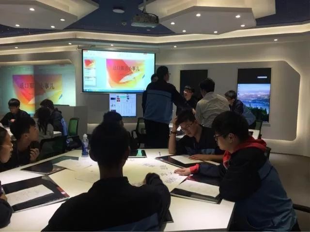 高一学生赴宁波市职业体验拓展中心进行“职场”体验(图9) 职场新鲜人小说_职场新书_职场小说吧