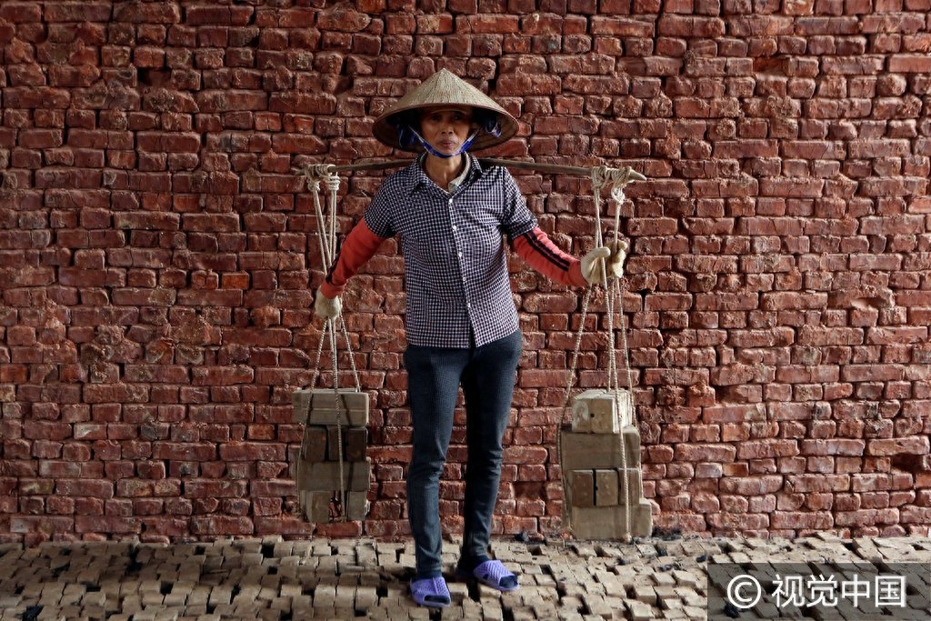 图片故事：实拍世界各地职业女性 细数职场“苦辣酸甜”