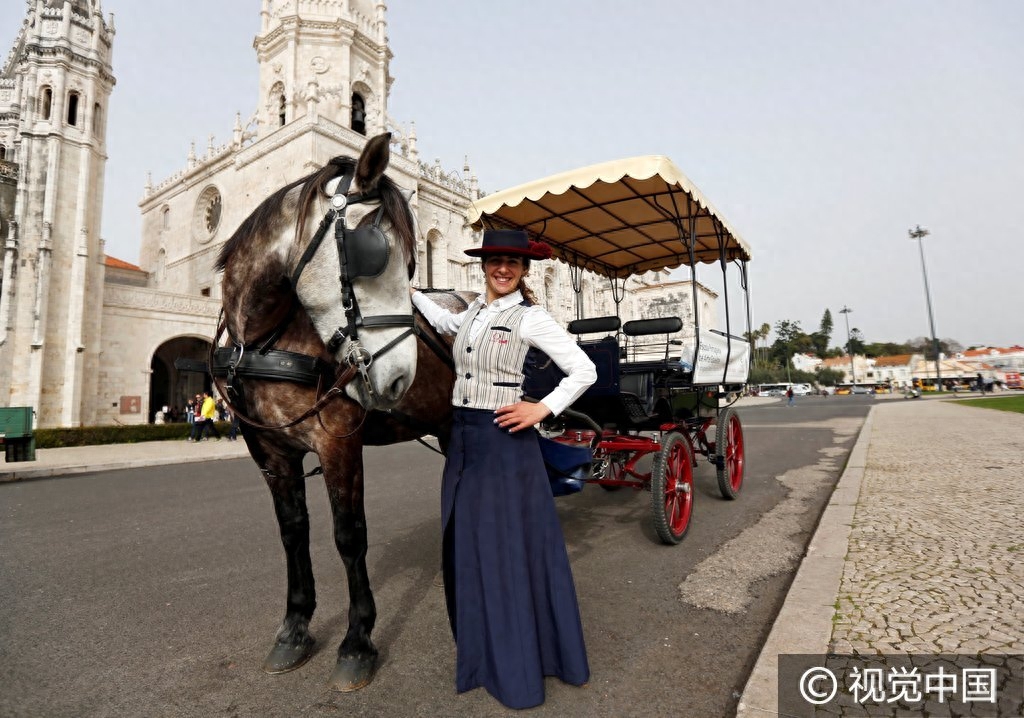 图片故事：实拍世界各地职业女性 细数职场“苦辣酸甜”