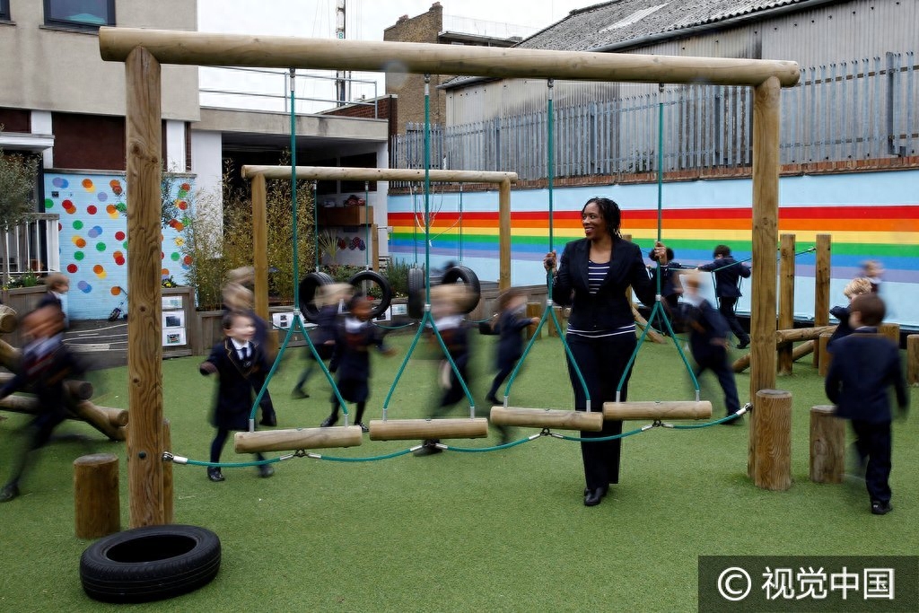 图片故事：实拍世界各地职业女性 细数职场“苦辣酸甜”